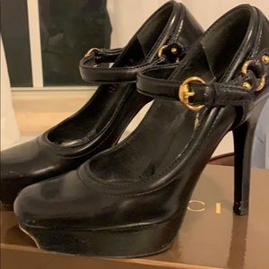 Gucci pumps